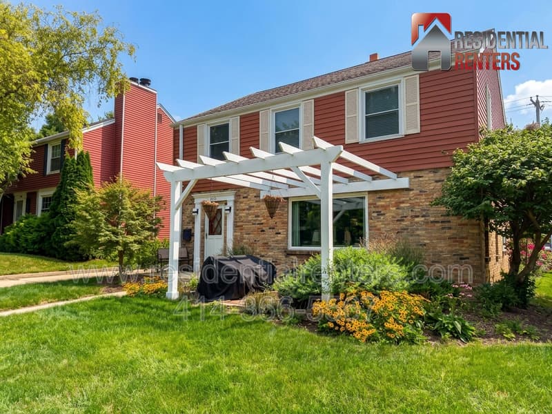 Bay View House: 2913 E Rhode Island Avenue