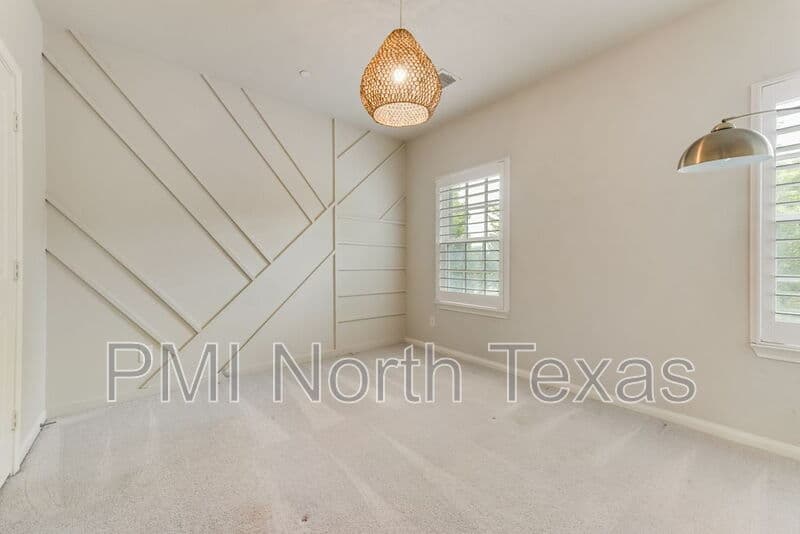 Frisco House: 8357 Canal Street