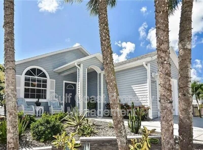 Bonita Springs House: 11652 PAWLEY AVE