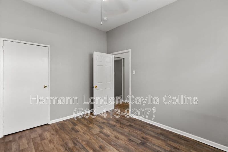 Saint Louis House: 6918 Moellenhoff Street