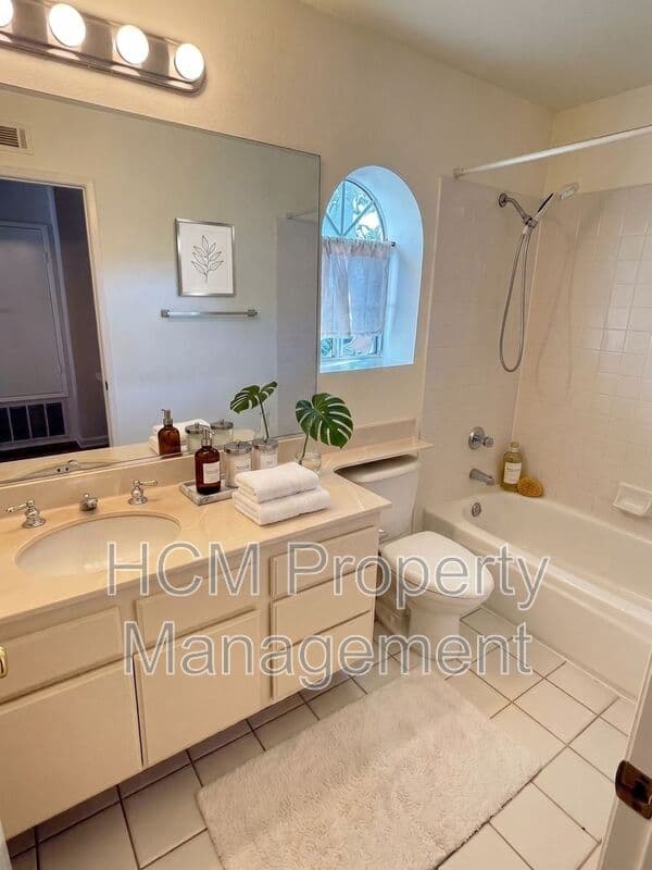 Irvine House: 46 Almador