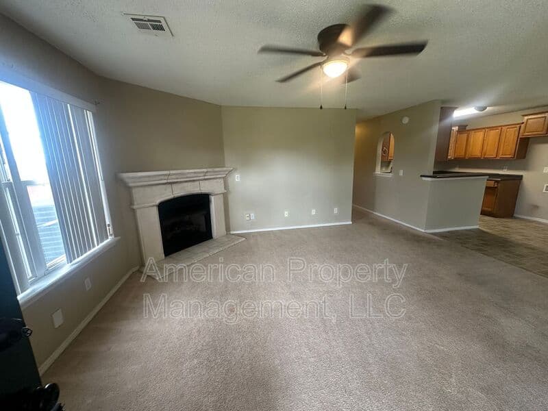 Bartlesville House: 4704 NE Wisconsin St