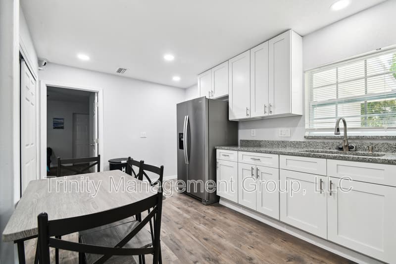 Dunedin House: 1051 Dogwood Drive - Room 1