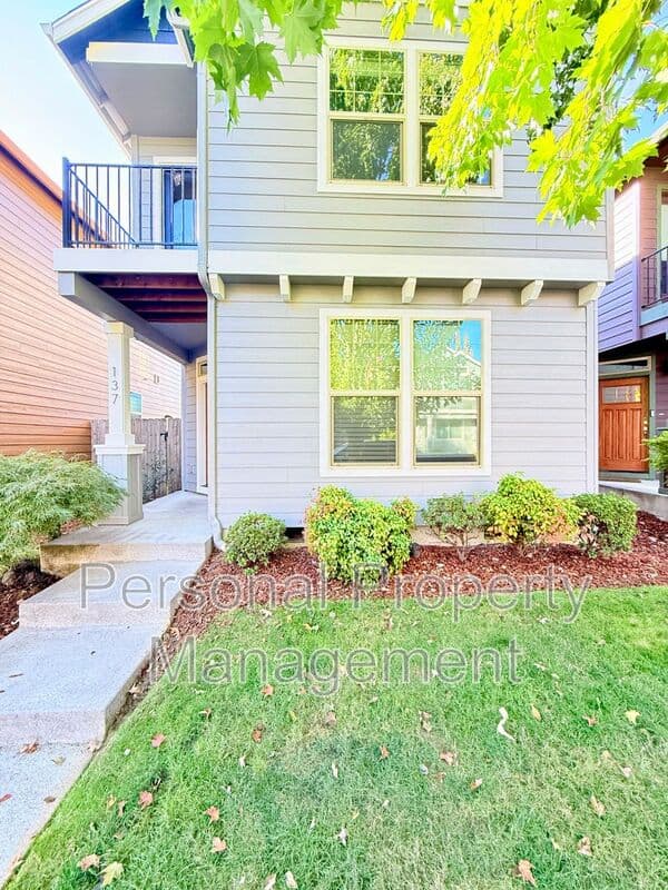 Vancouver House: 137 NW 76th St