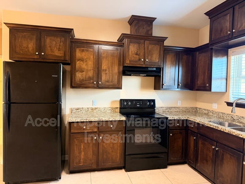 Alton Condo: 2600 E Garfield