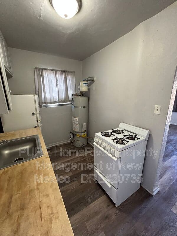 Albuquerque House: 2716 Garfield Ave SE