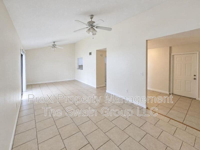 Haines City House: 401 W Florida Ave E6