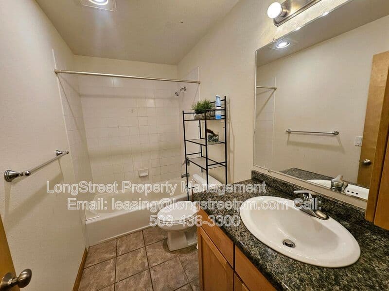 Portland Condo: 720 NW Naito Pkwy D22