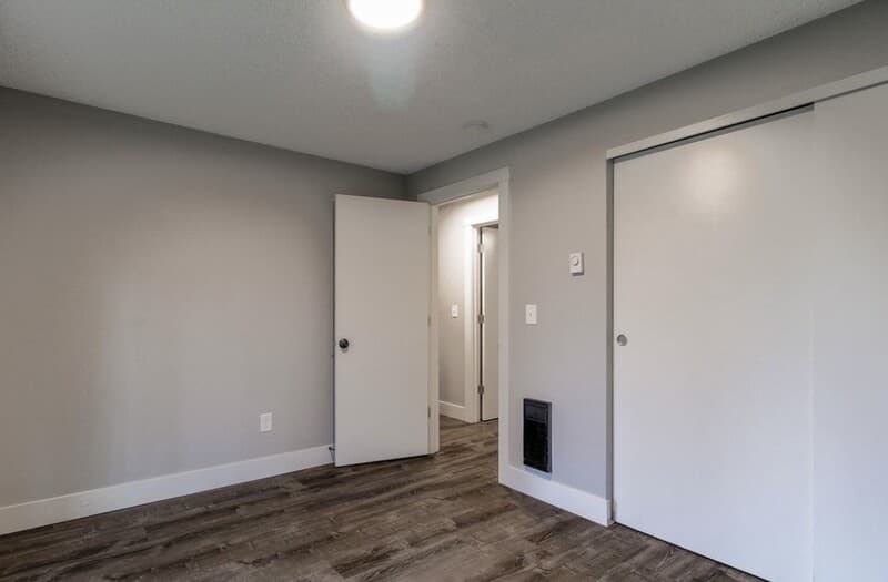 Vancouver House: 1420 Northeast 142nd Avenue