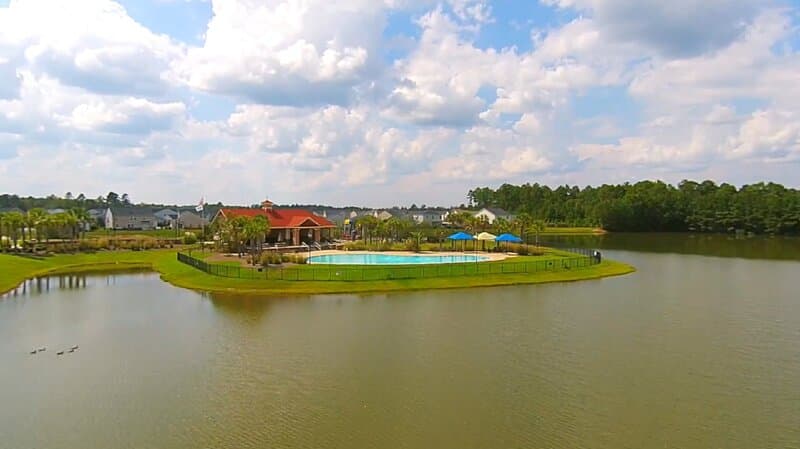 Savannah House: 11 Summer Lake Way