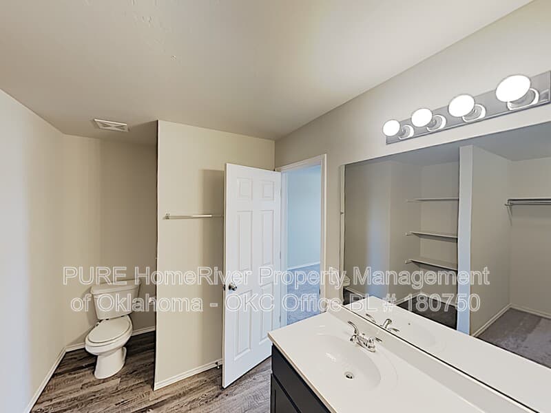 Newcastle House: 308 Karlee Ln