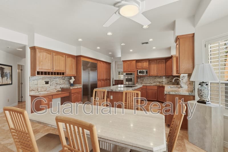Henderson House: 1888 Woodhaven Dr