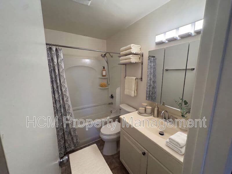 Santa Monica House: 2928 4th St