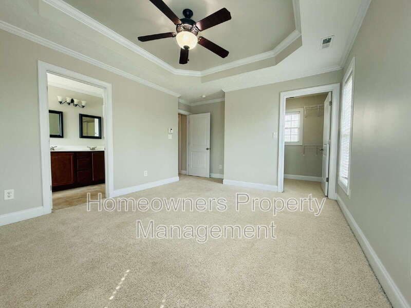 Hope Mills House: 5802 Kessinger Ct