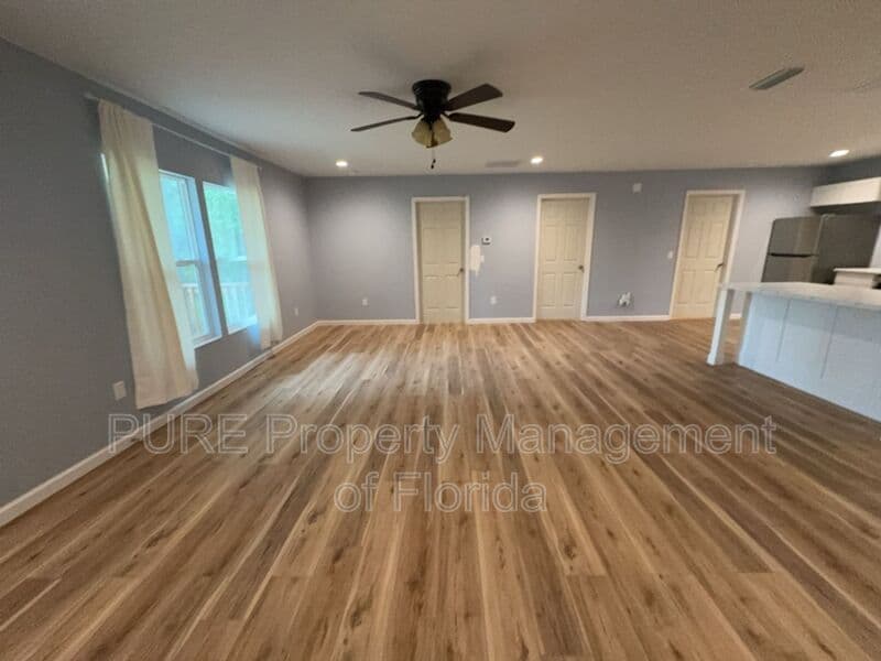 Williston House: 11330 NE 66th Lane