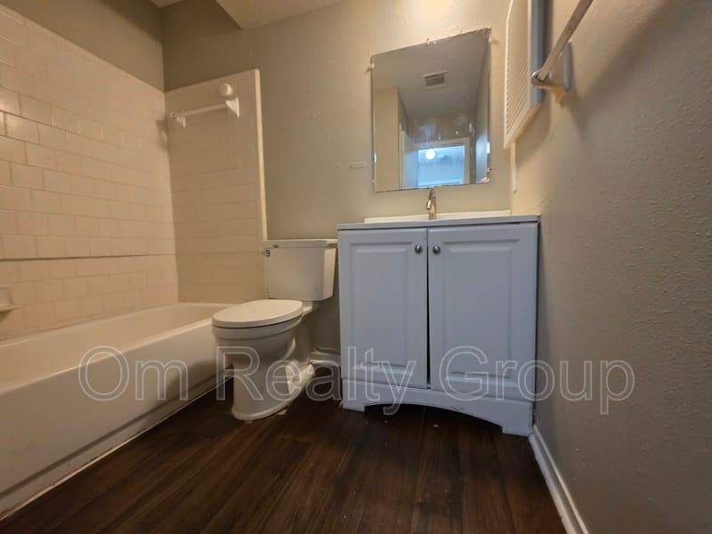Houston House: 12722 Shannon Hills Dr,