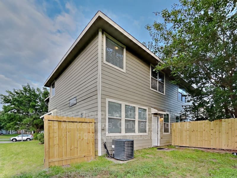 Pasadena House: 6220 Stoney Creek Dr