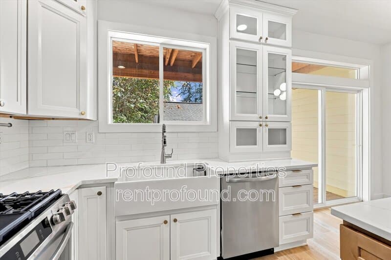 Beaverton Condo: 9542 SW 153rd Avenue