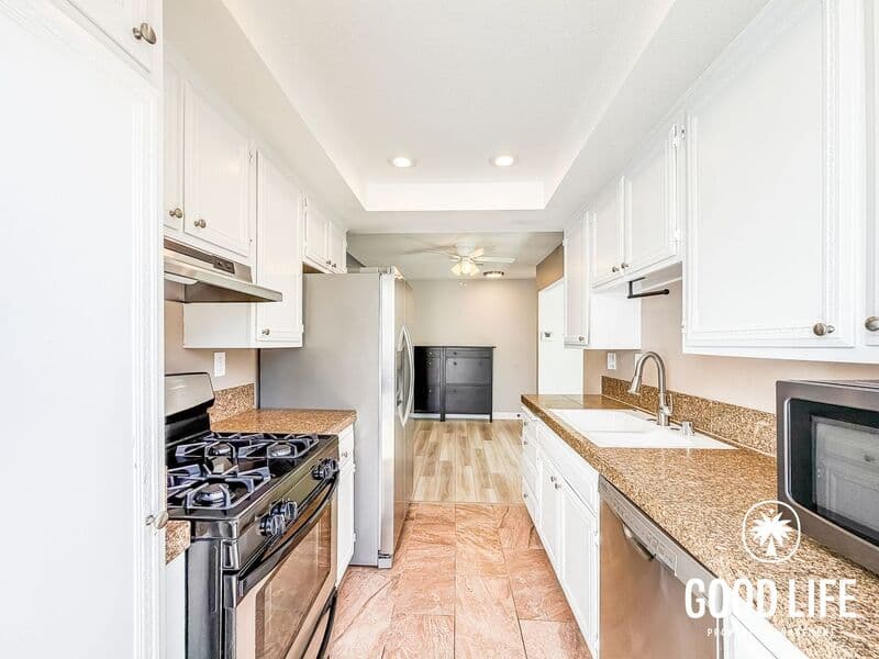 Escondido House: 2230 E Washington Ave