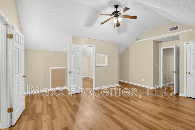 Lithonia House: 1560 Rogers Crossing Dr
