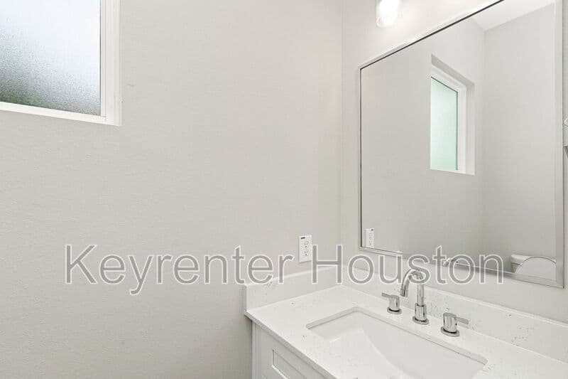 Houston House: 8316 Curry Rd.