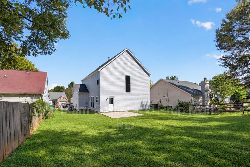 Charlotte House: 9119 Stone Abbey Place