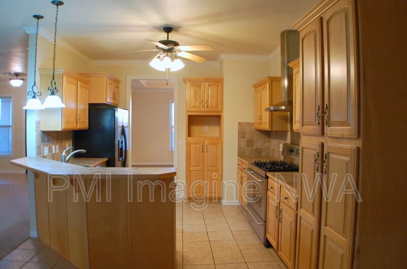 Fayetteville House: 4747 W Mayflower Ct