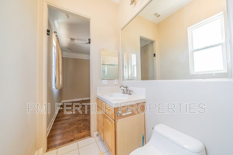 Riverside House: 17425 Cyrus Lane