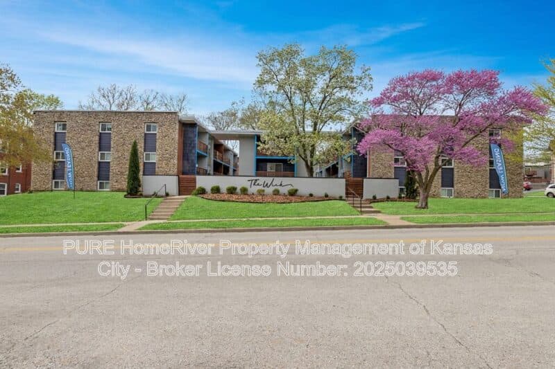 Kansas City Condo: 3710 Warwick Blvd