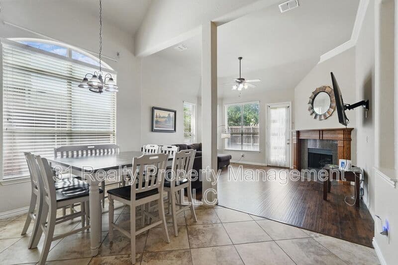 Allen Condo: 956 Cougar Dr