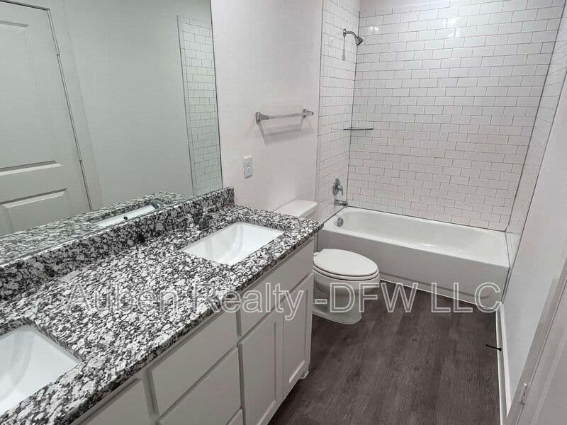 Denison House: 2524 South Fannin Avenue