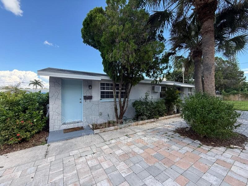 St. Petersburg Condo: 418 90th Avenue North