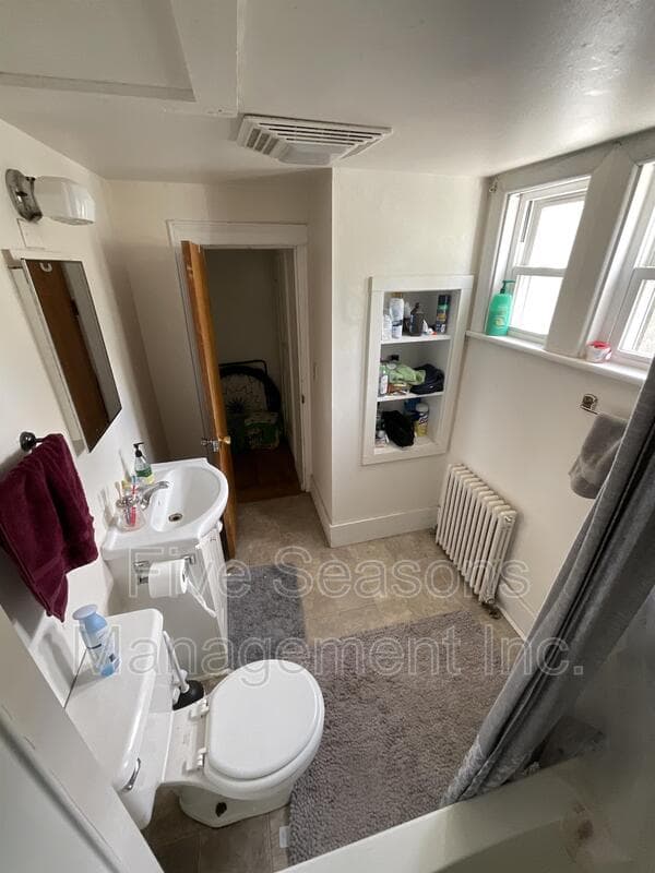Burlington House: 406 North St - 406
