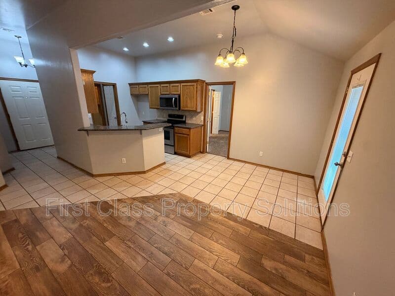 Yukon House: 12306 SW 13th St