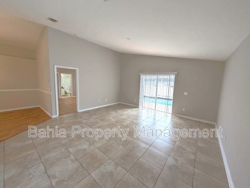 Valrico House: 913 Stallion Way