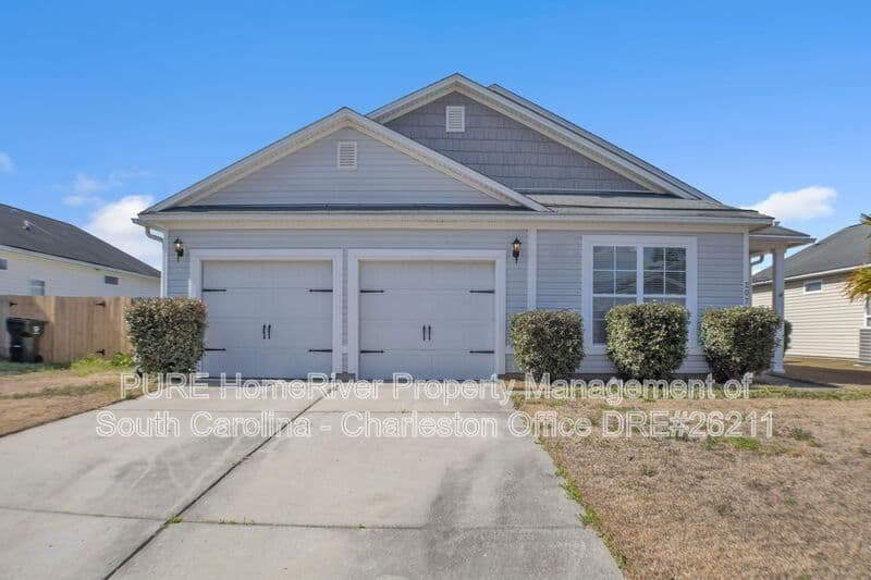 Summerville House: 207 Summer View Rd