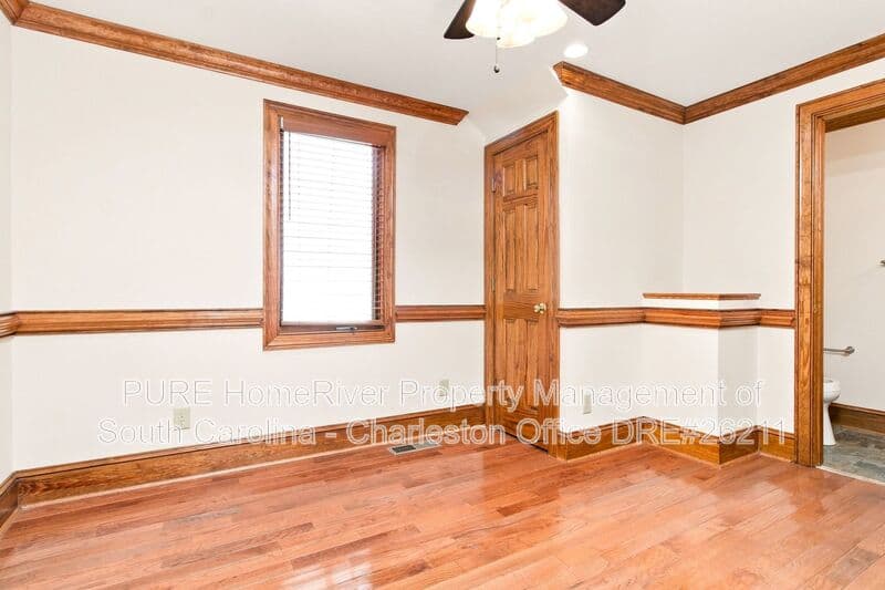 Charleston House: 224 President St