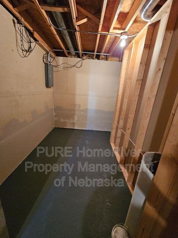 Omaha House: 12321 Wirt Street