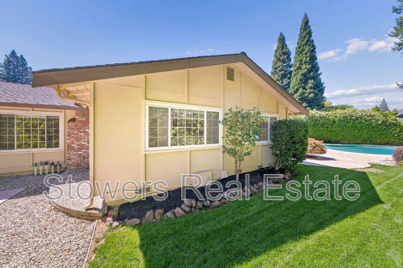 Danville House: 132 Glen Ct