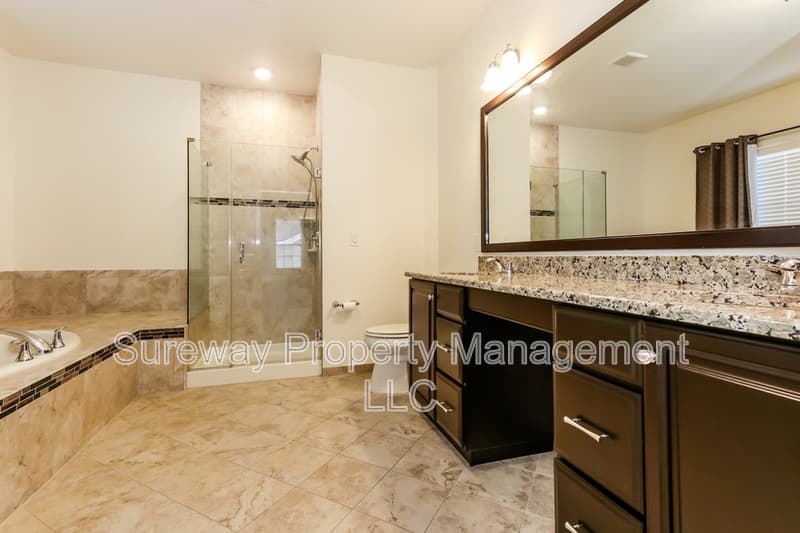 Monroe Township House: 17 Greylynne Drive