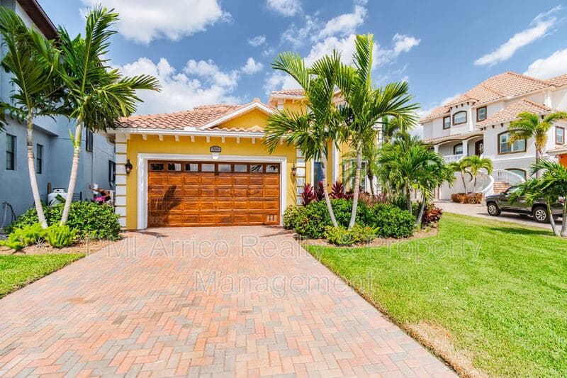 Apollo Beach House: 539 Treviso Dr