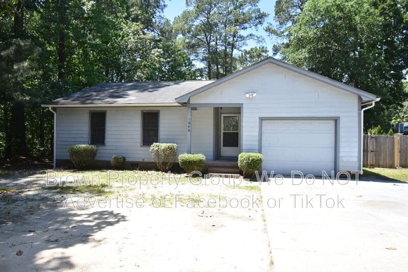 Fayetteville House: 1646 Rim Rd