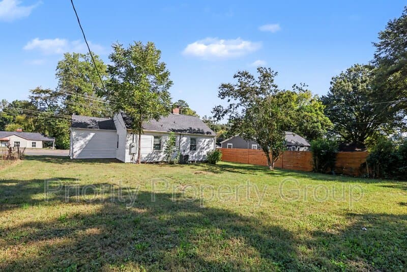 Charlotte House: 1317 Remount Road