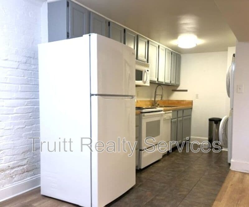 Washington Condo: 711 14th St SE