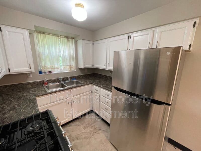 Pittsburgh House: 157 Merritt Avenue