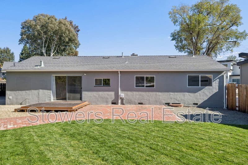 Danville House: 275 Cameo Dr