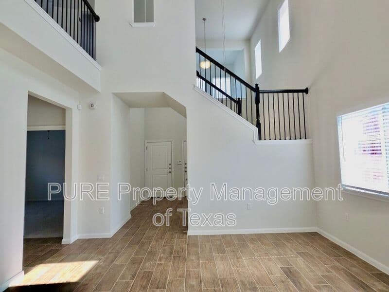 Manor House: 9900 Dalliance Ln