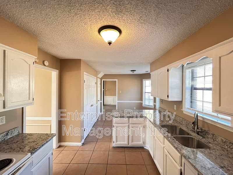 Cordova House: 7828 Bland Lane