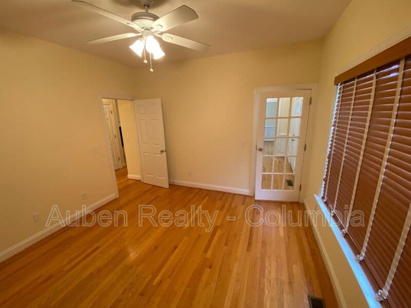 Lexington House: 105 Ridge Top Rd
