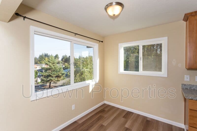 Portland House: 4633 SW Huber St